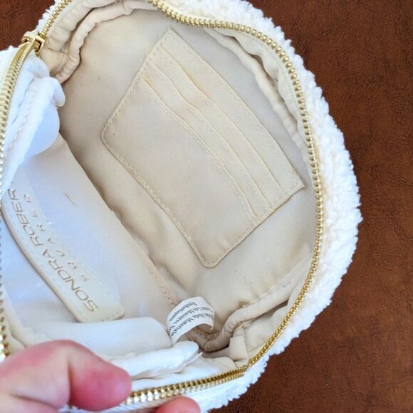 Sondra Roberts Squared Belt Bag sherpa cream colored fanny pack - Picture 4 of 4